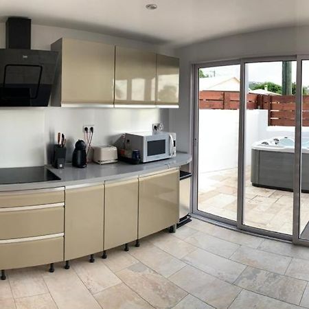 Appartement Saint Gilles Les Bains Exterior photo