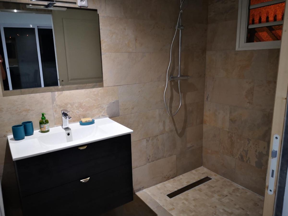 Appartement Saint Gilles Les Bains Exterior photo