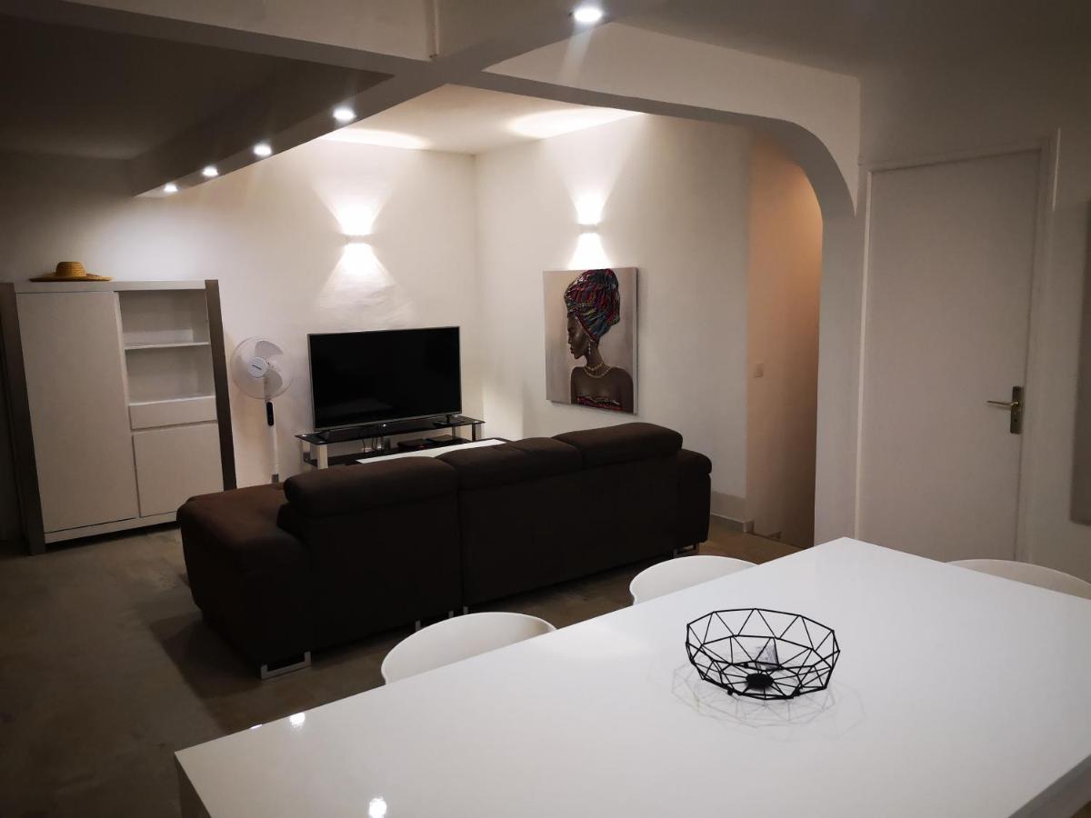 Appartement Saint Gilles Les Bains Exterior photo