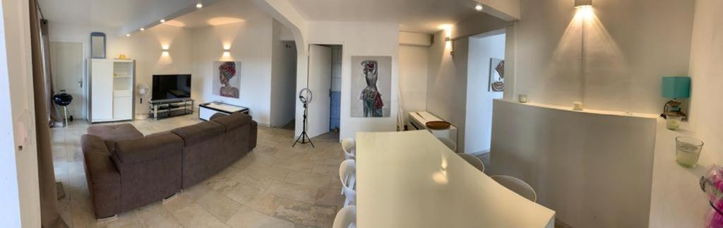 Appartement Saint Gilles Les Bains Exterior photo